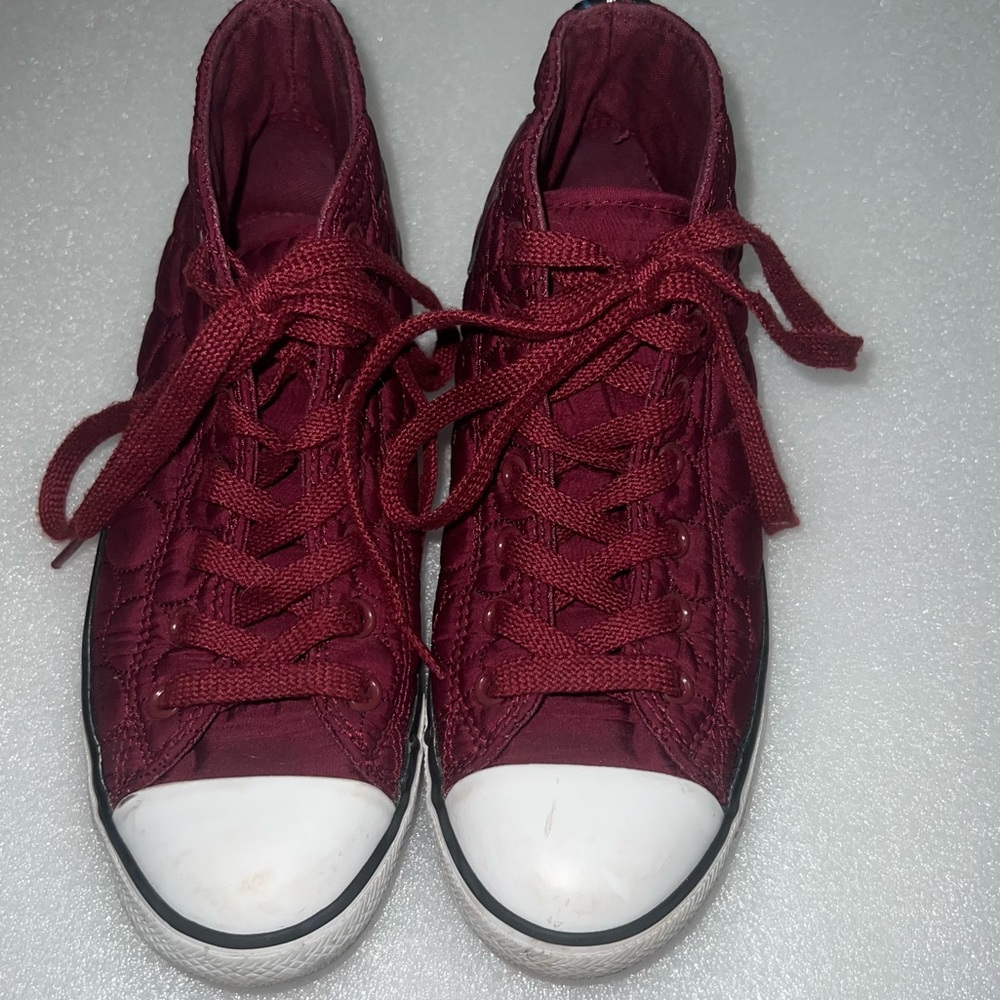 🌸🌺🌸 Converse all star sneakers, burgundy color.